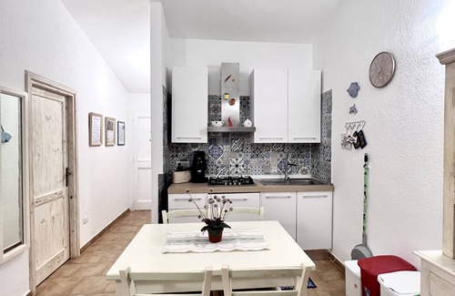 Porto Pollo Apartamento | DOMUS HENRICUS -THREEROOM APARTMENT IN PORTO POLLO 400 Meters from the sea