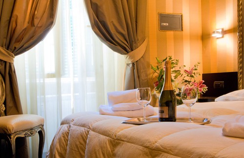 Sallustiano Cama Y Desayuno | Domus RomAntica