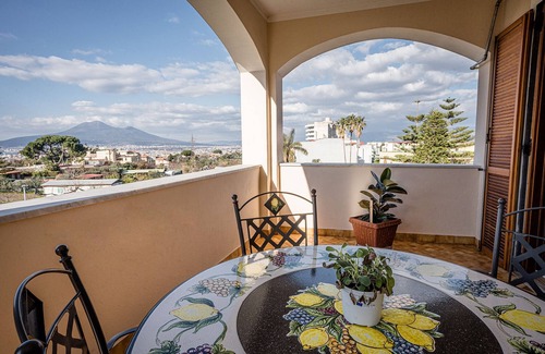 Gragnano Apartamento | Domus Vesuvinum, a secret place within walking distance of Amalfi and Pompeii and Naples