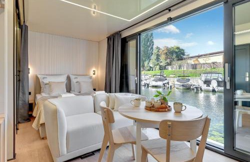 Gdansk City Center Apartamento | Domy Na Wodzie - La Mare Motlava Houseboats by Downtown Apartments