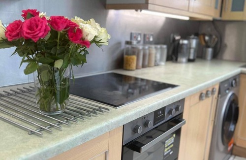 Streatham Hill Casa | Don't wake me up. South London. Sleeps 20+