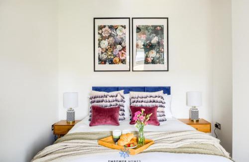 Doncaster Casa | Doncaster Large Luxury 3 Bedroom House, Sleeps 8, City Centre, Racecourse, Free Parking, by EMPOWER HOMES