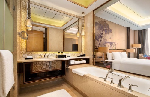 Dongguan City Center Hotel | Dongguan Wanda Vista Hotel - During the Canton Fair, free shuttle buses will be provided to the Canton Fair exhibition hall, and check-out will be delayed until 3:00 pm