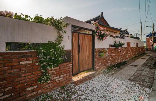 Gyeongju Casa | Dongparang hanok stay