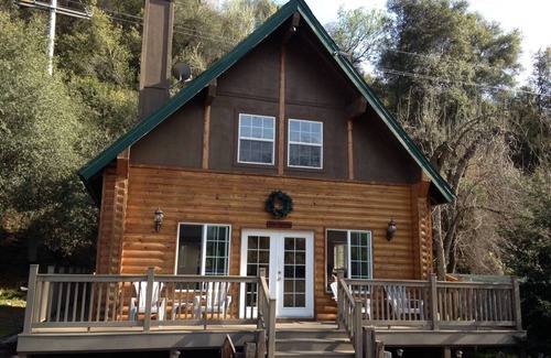 Three Rivers Cabina | Donna Doll House ubicado 4. 5 millas desde el Parque Nacional Sequoia.