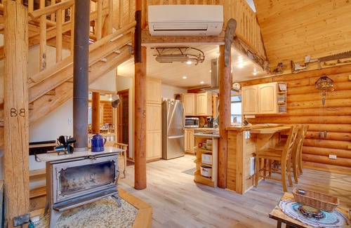Wagon Wheel Cabina | Donnelly Cabin w/ Private Deck: Near Lake Cascade!