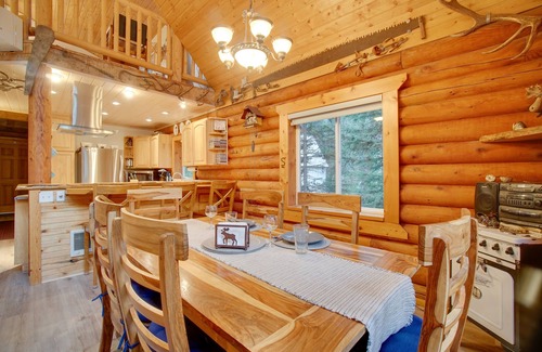 Wagon Wheel Cabina | Donnelly Cabin w/ Private Deck: Near Lake Cascade!
