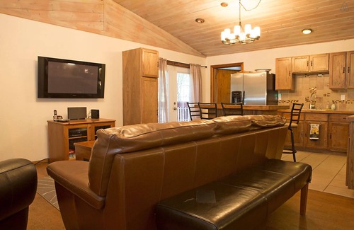 Truckee Cabina | Estilo moderno, Bañera de hidromasaje, Parrilla, Cocina del chef, Minutos a centros turísticos, Se admiten perros