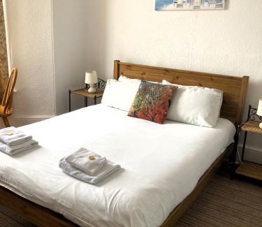Truro Casa | Donnington Guesthouse