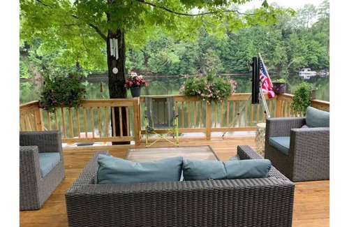 Lake Luzerne-Hadley Cabaña | Donohue Riverview