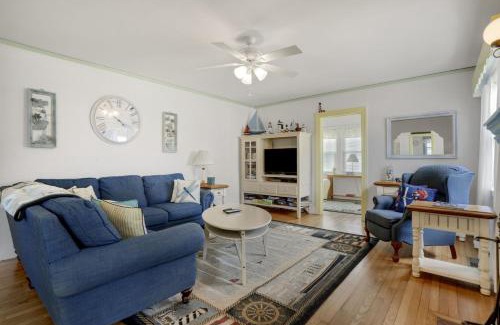 Chincoteague Casa | Donovan's Reef - Pet friendly, In Town!