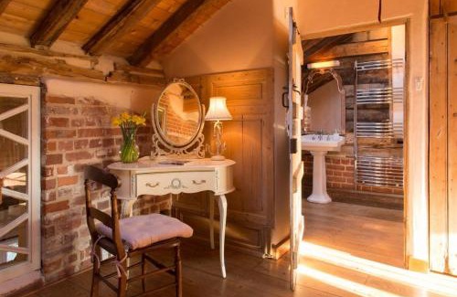 Sudbury Casa | Dons Barn a Stunning cottage just a walk across the fields to a great pub