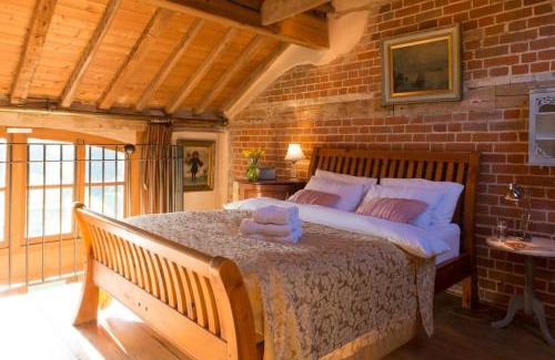 Sudbury Casa | Dons Barn a Stunning cottage just a walk across the fields to a great pub