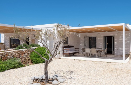 Parikia Casa | Donum Dei