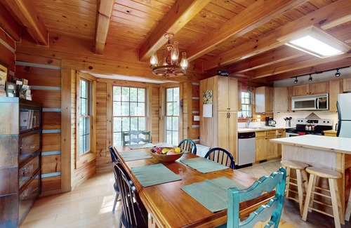 Marshall Cabina | Doolittle mountain cabin with hot tub, firepit & river views | near Asheville