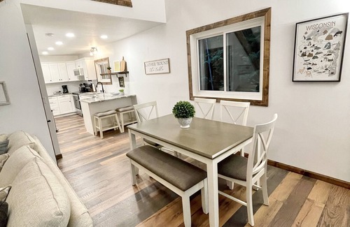 Egg Harbor Chalet De Esquí | Door County Forest Chalet, Walk to Beach/Town