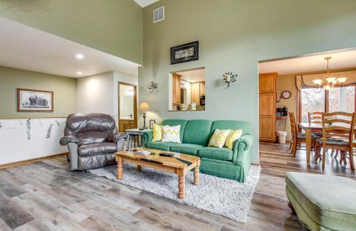 Egg Harbor Casa | Door County Townhome Pool Access, 1 Mi to Beach!