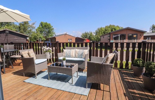 Warton Cabaña | DOORMOUSE LODGE, pet friendly in South Lakeland Leisure Village