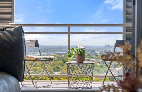 St. Leonards Apartamento | Doorstep to Metro & Iconic Harbour Bridge View