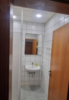 Fernwald Casa | Doppelbett - Gästezimmer - No 40 - 11min von Gießen 8,4km in Fernwald-Steinbach