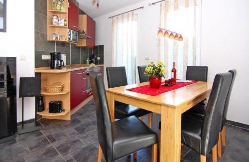 Saal Casa | Doppelhaushaelfte am Hafen von Neuendorf, cleaning included
