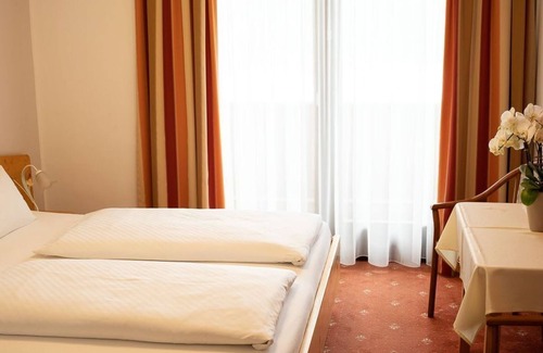 Feldkirchen in Kaernten Cama Y Desayuno | Doppelzimmer mit Balkon, Dusche, WC - Pension Fischinger