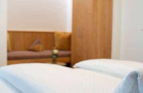Feldkirchen in Kaernten Cama Y Desayuno | Doppelzimmer mit Balkon, Dusche, WC - Pension Fischinger