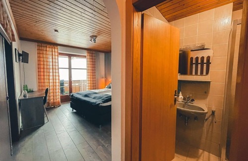 Millstatt Cama Y Desayuno | Doppelzimmer 12, WC und Dusche Getrennt, Südbalkon - Hotel-gasthof Lammersdorf