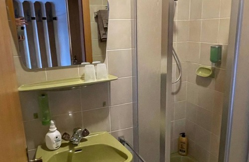 Millstatt Cama Y Desayuno | Doppelzimmer 12, WC und Dusche Getrennt, Südbalkon - Hotel-gasthof Lammersdorf