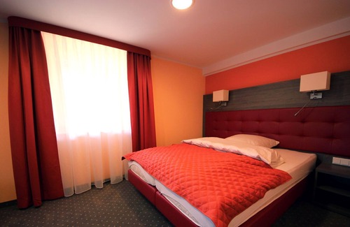Donaueschingen Apartamento | Habitación doble clásica con ducha y aseo.
