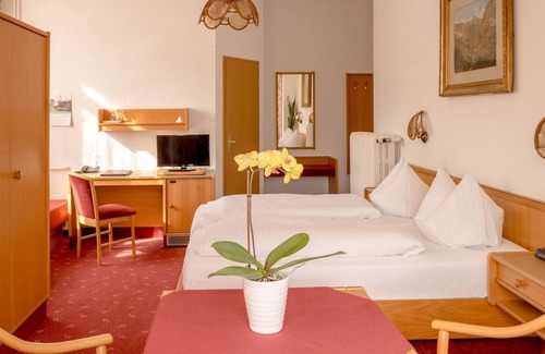 Bad Elster Cabaña | Doppelzimmer,du/wc, tw. Balkon, tw. Aufbettg. Mgl. - Hotel-pension Heimburg