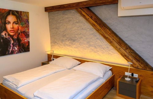 Enns Casa | Doppelzimmer, Dusche, WC - Appartement-hotel GH Zum Goldenen Schiff