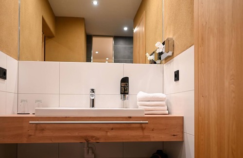 Boos Apartamento | Doppelzimmer Eifel-panorama, Dusche/wc - Eifelhotel Fuchs