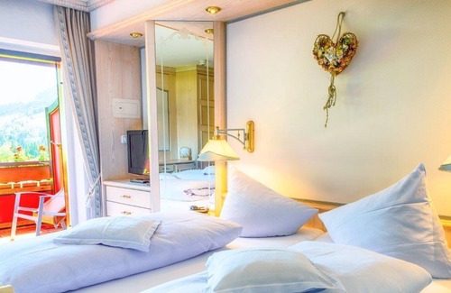 Riezlern Casa | Doppelzimmer - Enzian Süd - Almhof Rupp