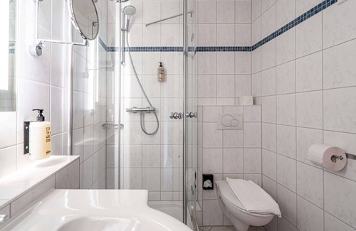 Breisgau-Hochschwarzwald District Apartamento | Doppelzimmer M mit Dusche und WC