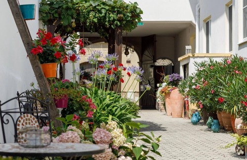 Morbisch am See Cabaña | Doppelzimmer mit Boxspringbett, Balkon - Pension Laubenhof