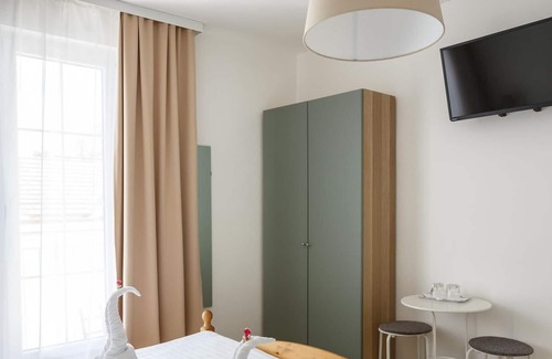 Morbisch am See Cabaña | Doppelzimmer mit Balkon und Kleinem Bad - Pension Laubenhof