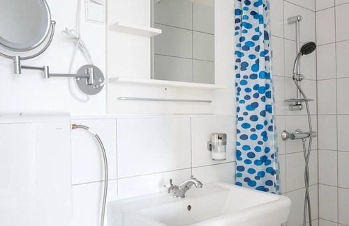 Morbisch am See Cabaña | Doppelzimmer mit Balkon und Kleinem Bad - Pension Laubenhof