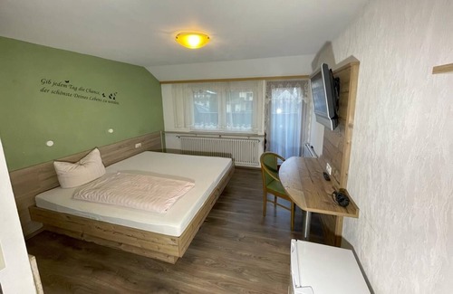 Ottenhausen Apartamento | Doppelzimmer mit Balkon - Gästehaus Rössle 8