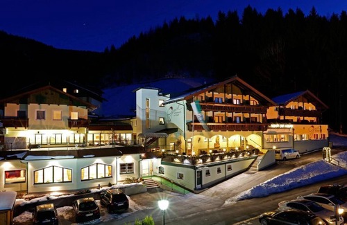 Haus im Ennstal Casa | Doppelzimmer mit Dusche, WC - Komfort - Panoramahotel Gürtl