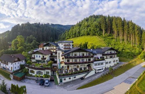 Haus im Ennstal Casa | Doppelzimmer mit Dusche, WC - Komfort - Panoramahotel Gürtl