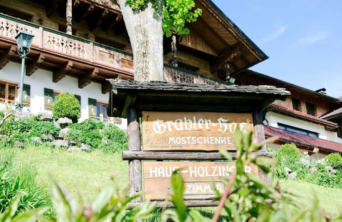 Steinbach am Attersee Apartamento | Doppelzimmer Nuss - Bauernhof Grablerhof