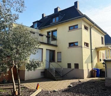 Juelich Casa | Doppelzimmer und Garten in Haus