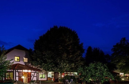 Treppendorf Casa | Doppelzimmer, WC und Dusche - Hotel-restaurant Lindengarten