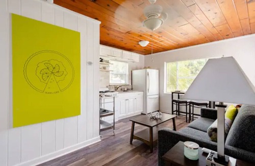 Mount Dora Cabaña | Dora's Lakeside 1940's Fish Camp Cottage