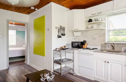 Mount Dora Cabaña | Dora's Lakeside 1940's Fish Camp Cottage