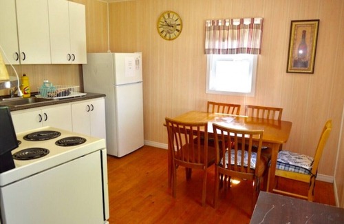Iroquois Cabaña | Doran Bay Resort - Iroquois ON - Cottage - 1