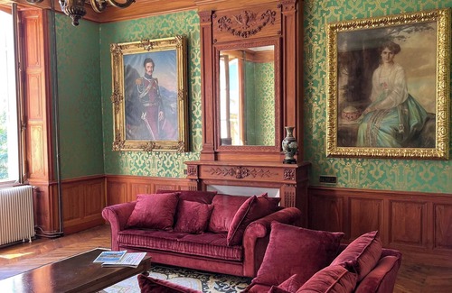 Bourdeilles Otro | Dordogne Château with Pool & Garden – Sleeps 14
