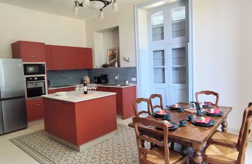 Bourdeilles Otro | Dordogne Château with Pool & Garden – Sleeps 14