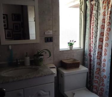 Algarrobo Casa | Dormitorio con baño privado en parcela con piscina
